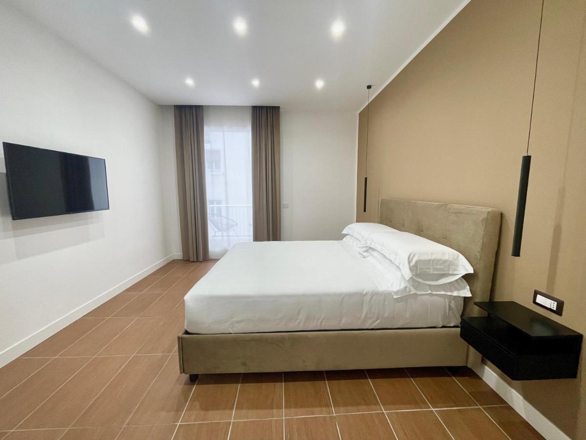 Aroma Apartment, Maschio Angioino-Porto Di Napoli Luaran gambar