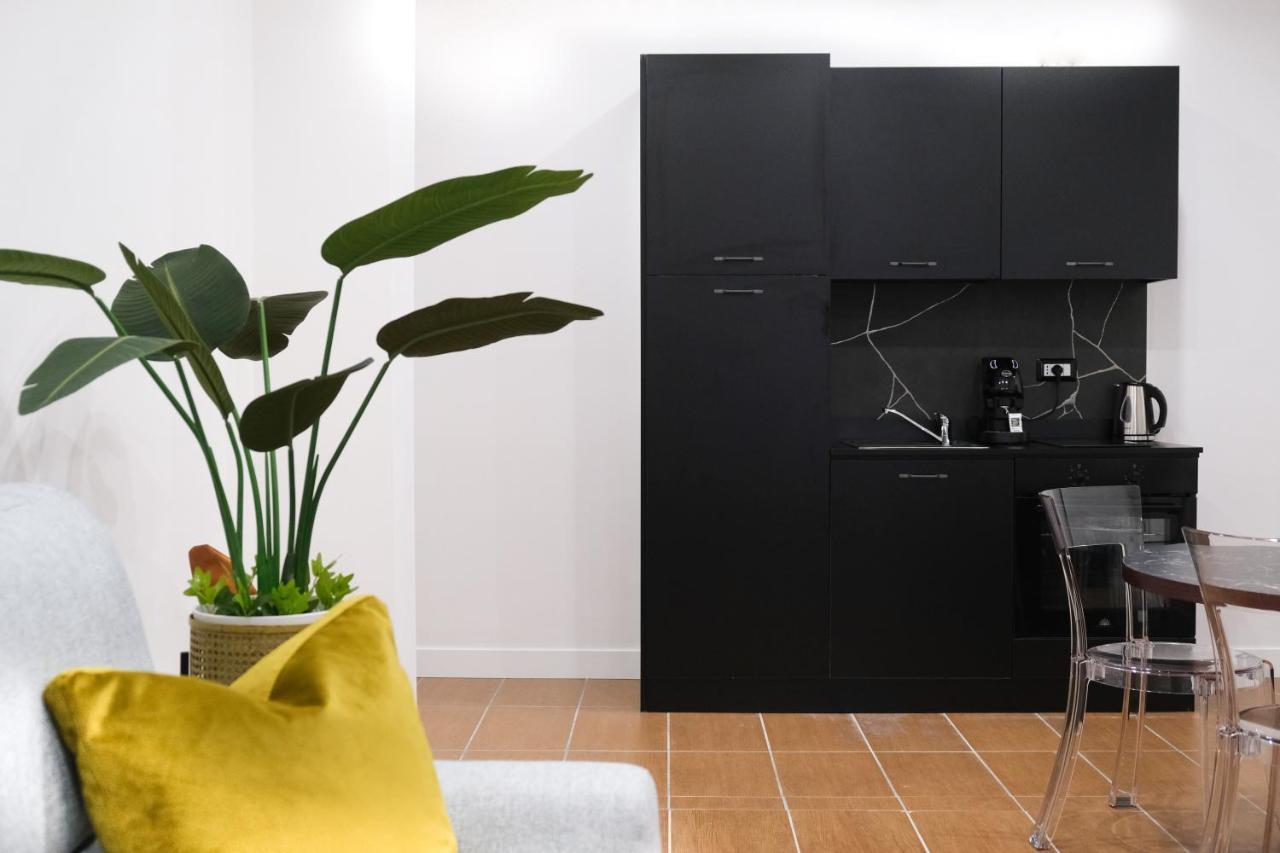Aroma Apartment, Maschio Angioino-Porto Di Napoli Luaran gambar