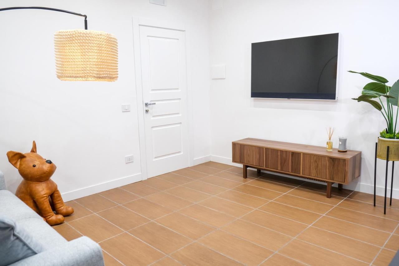 Aroma Apartment, Maschio Angioino-Porto Di Napoli Luaran gambar