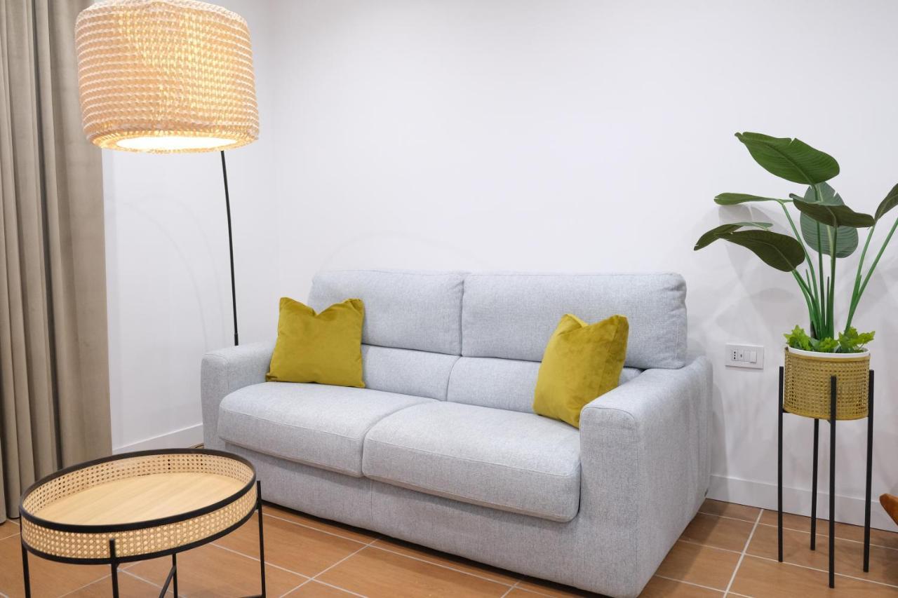 Aroma Apartment, Maschio Angioino-Porto Di Napoli Luaran gambar