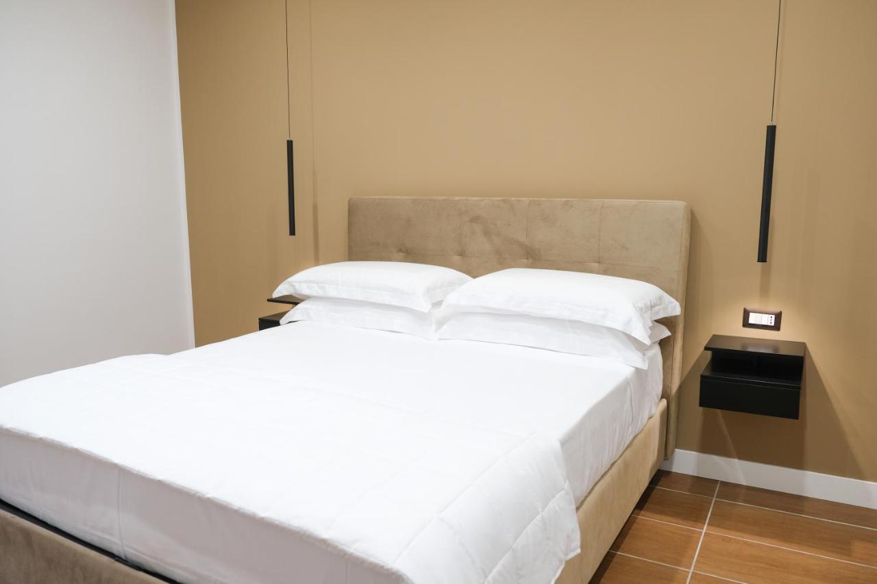 Aroma Apartment, Maschio Angioino-Porto Di Napoli Luaran gambar
